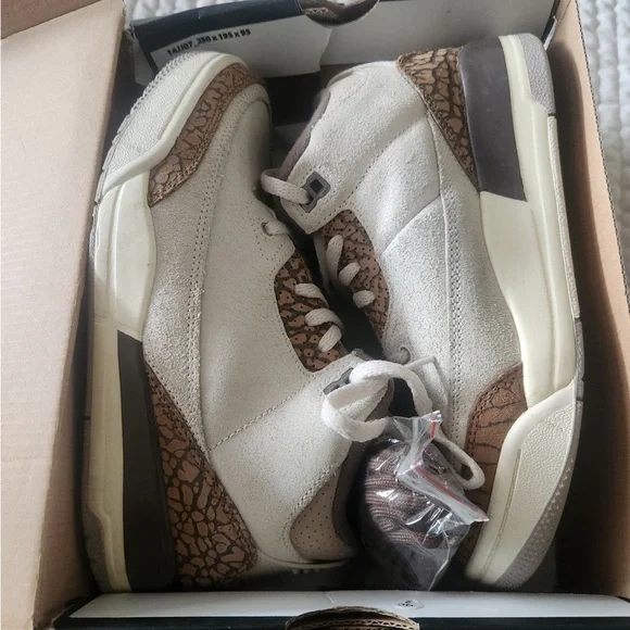 Jordan Kids Cream and Brown Sneakers-size 3